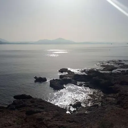 Alianthos Apartament Vári