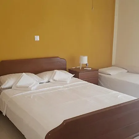 Alianthos Apartament *