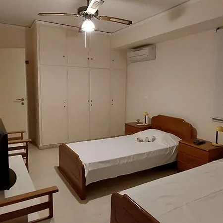 Alianthos Apartament *